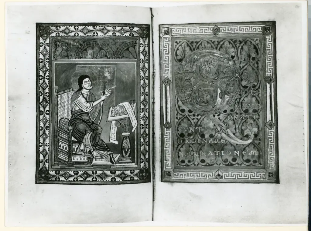 Anonimo tedesco sec. XII , San Luca Evangelista, Iniziale Q, Iniziale decorata, Cornice con motivi decorativi fitomorfi e geometrici