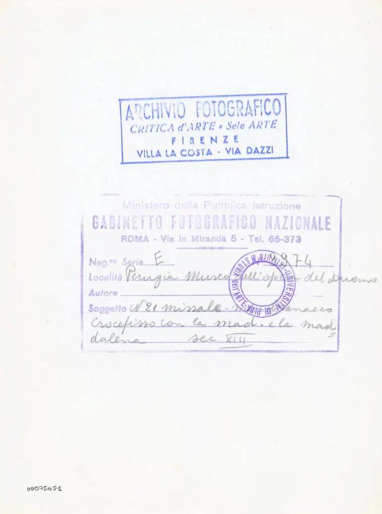 Istituto Centrale per il Catalogo e la Documentazione: Fototeca Nazionale , Perugia Museo dell'Opera del Duomo - N 21 Missale - Crocefisso con la Mad. e la Maddalena - sec XIII , retro