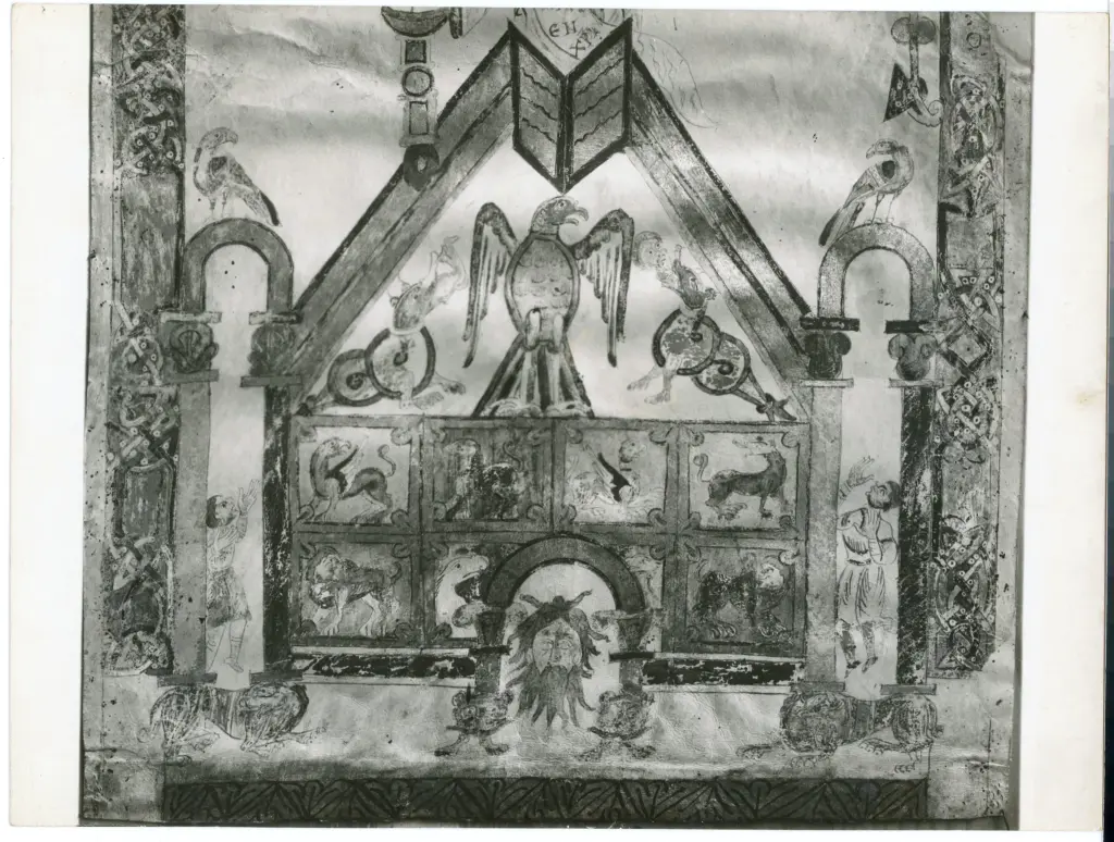 Anonimo sec. XI , Ambone, Motivo decorativo zoomorfo, Cornice con motivi decorativi geometrici