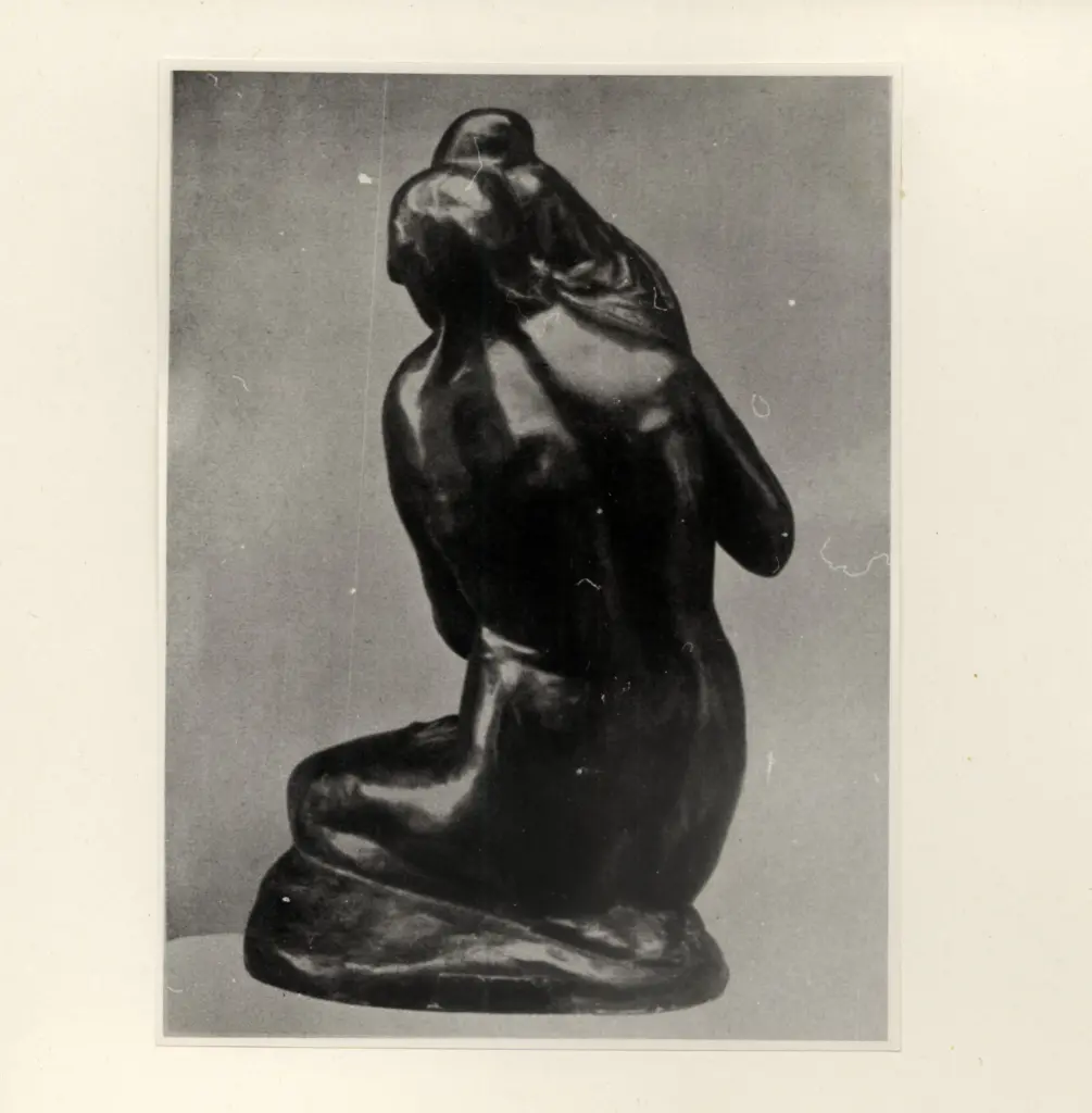 Carlini, Spartaco , Genitore con figlio (scultura)