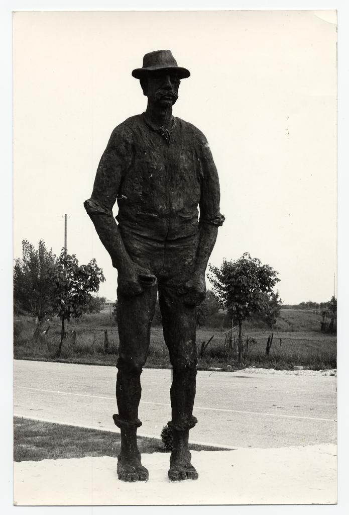Anonimo , Gorni, Giuseppe - sec. XX - Statua di contadino , fronte