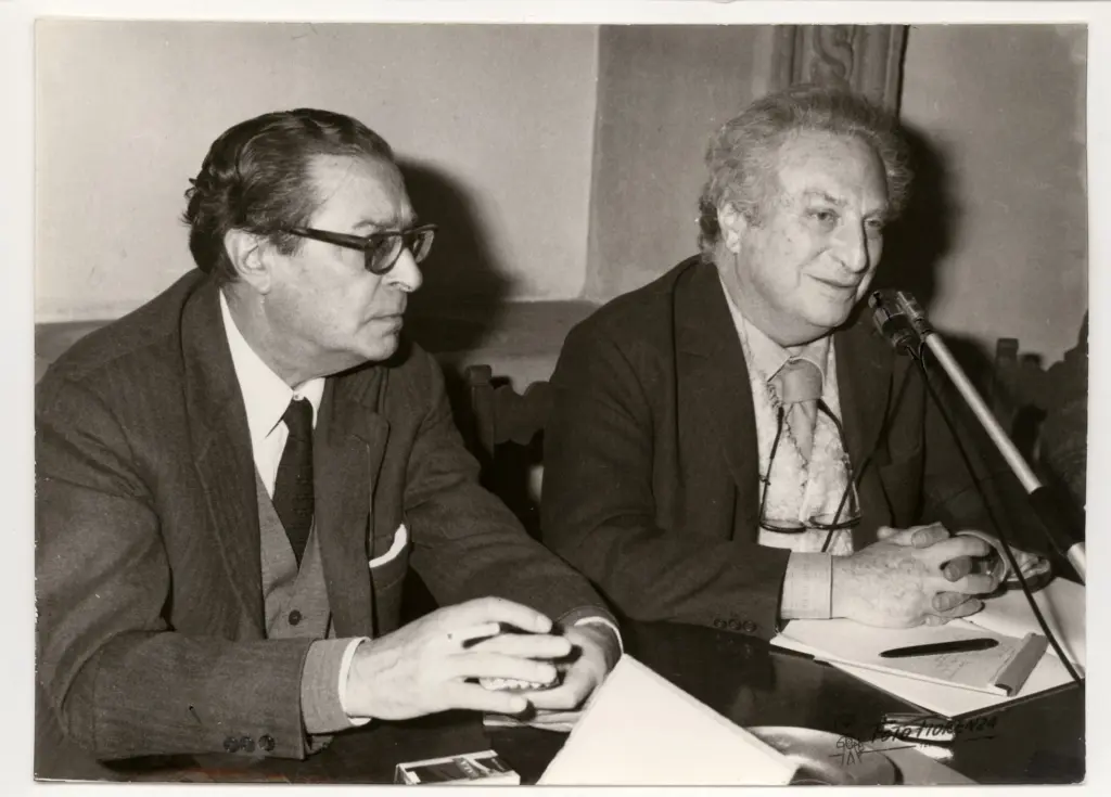 Foto Fiorenza , Carlo Levi e Carlo L. Ragghianti nell'incontro presso l'U.I.A. di Firenze (Villa Tornabuoni) , fronte