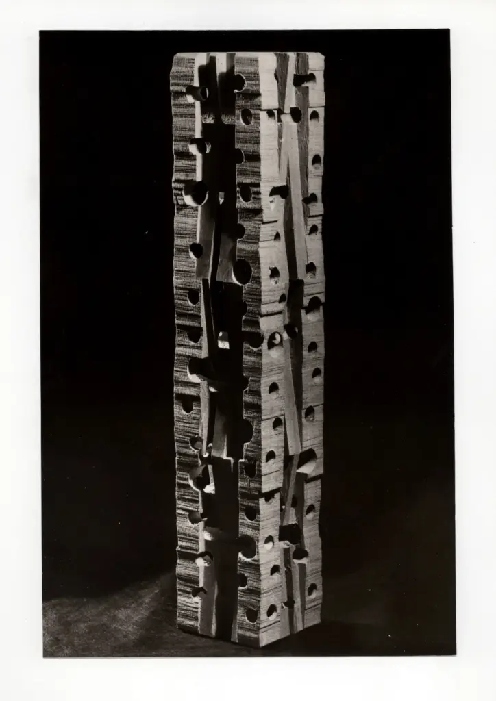 Peschi, Umberto , Modulo verticale corroso agli angoli