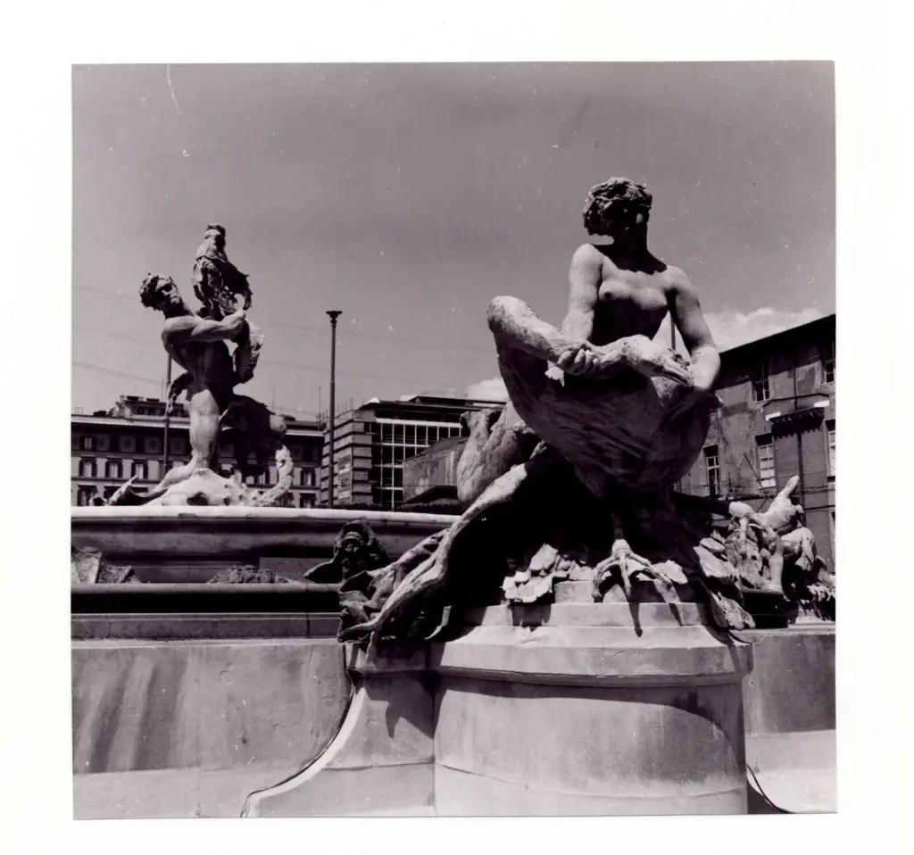 Anonimo , Rutelli, M. - sec. XX - Najade (particolare della fontana delle Najadi) , fronte