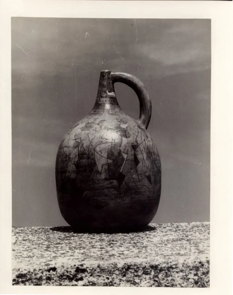 Scanavino, Emilio , Brocca in ceramica opaca