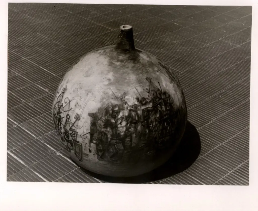 Scanavino, Emilio , Vaso in ceramica opaca e grafiture