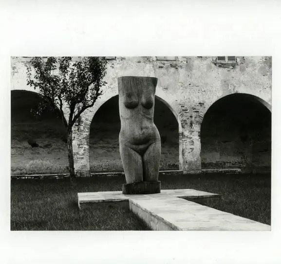 Anonimo , Tavernari, Vittorio - sec. XX - Grande torso femminile , fronte