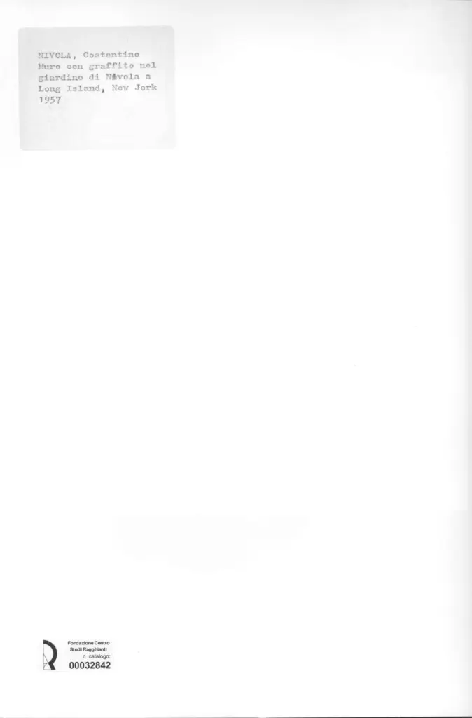 Anonimo , Nivola, Costantino - sec. XX - Muro con graffito nel giardino di Nivola a Long Island, New York , retro