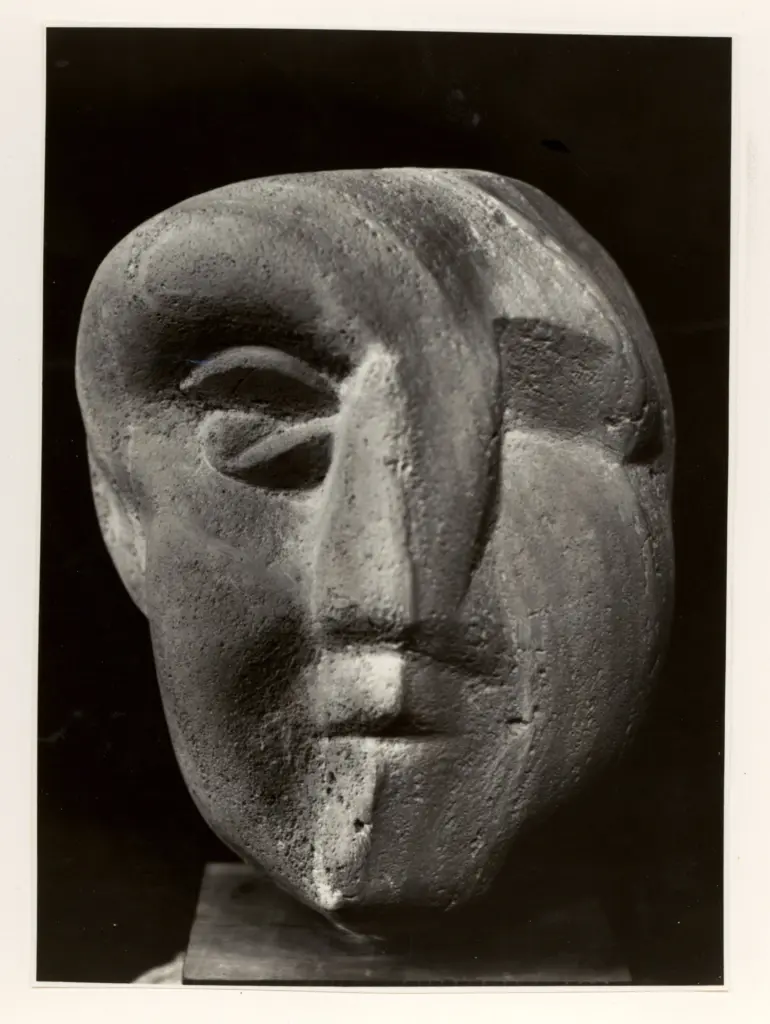 Trafeli, Mino , Volto in pietra