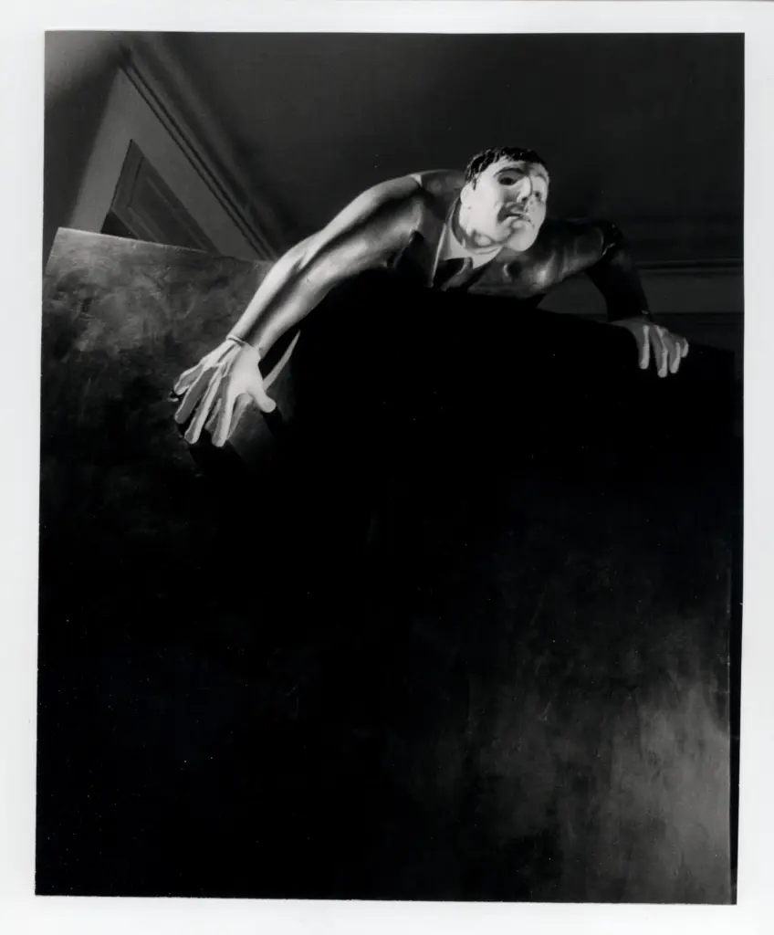 Vangi, Giuliano , Uomo che salta il muro