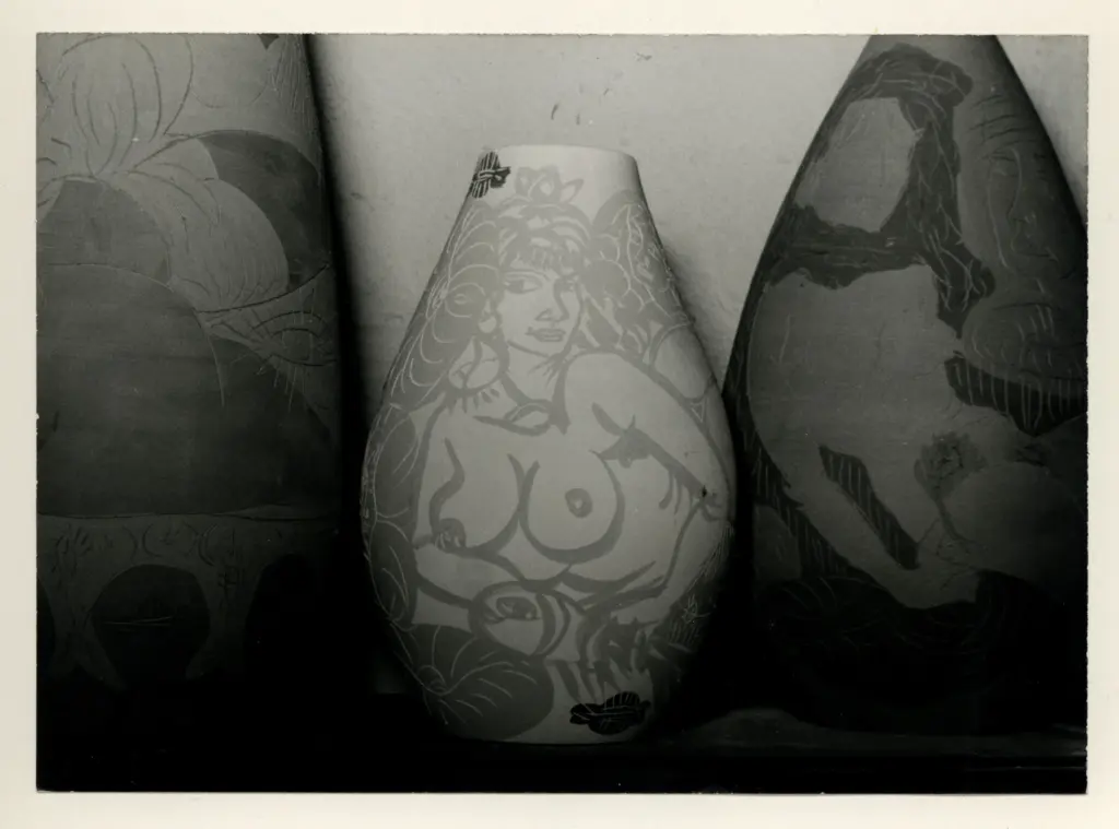 Anonimo , Zancanaro, Antonio - sec. XX - Vaso con disegnata figura femminile , fronte