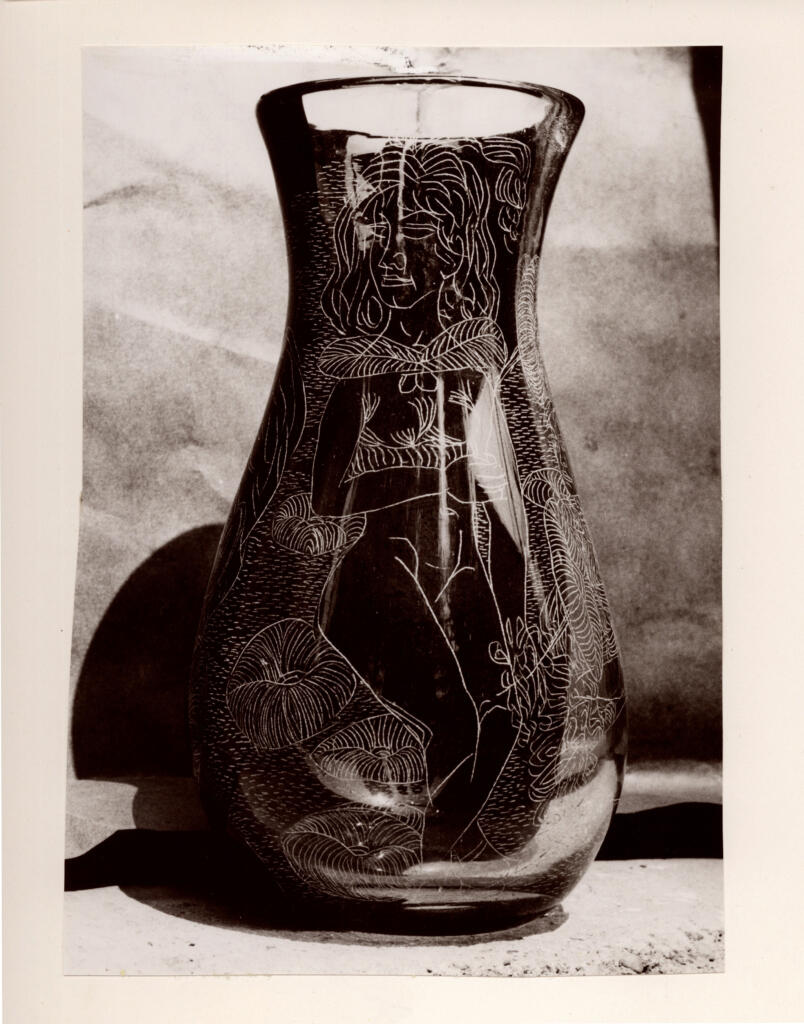Anonimo , Zancanaro, Antonio - sec. XX - Vaso con raffigurazione di figura femminile con foglie , fronte