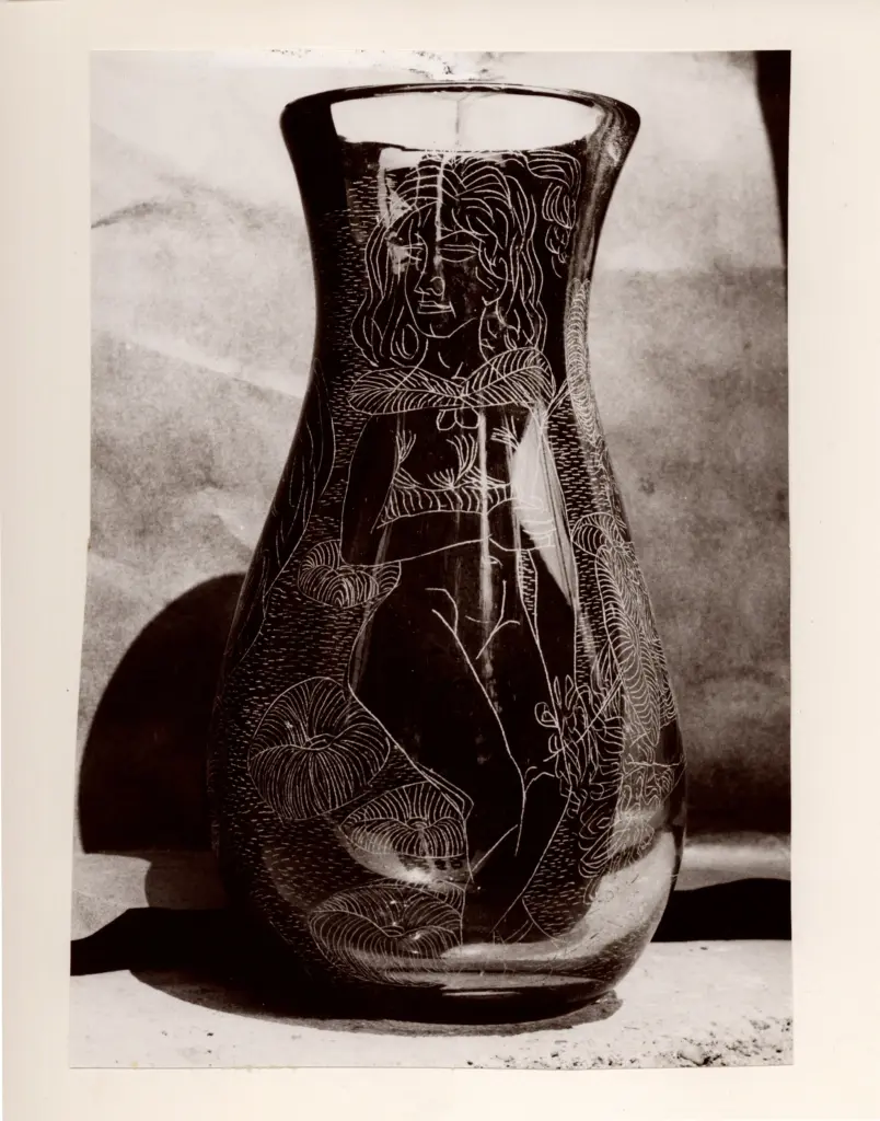 Anonimo , Zancanaro, Antonio - sec. XX - Vaso con raffigurazione di figura femminile con foglie , fronte