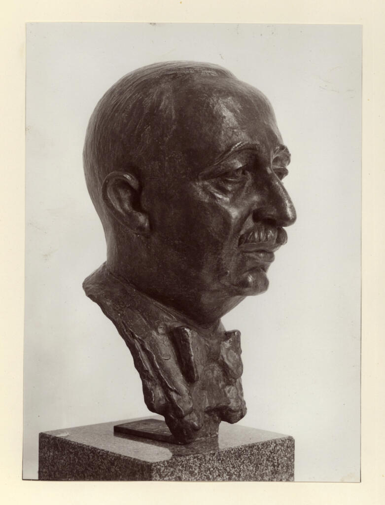 Fotografia Ferruzzi , Kracimaroff, Iorden - sec. XX - Busto di D.E. il presidente del Consiglio Prof.Filoff. , fronte