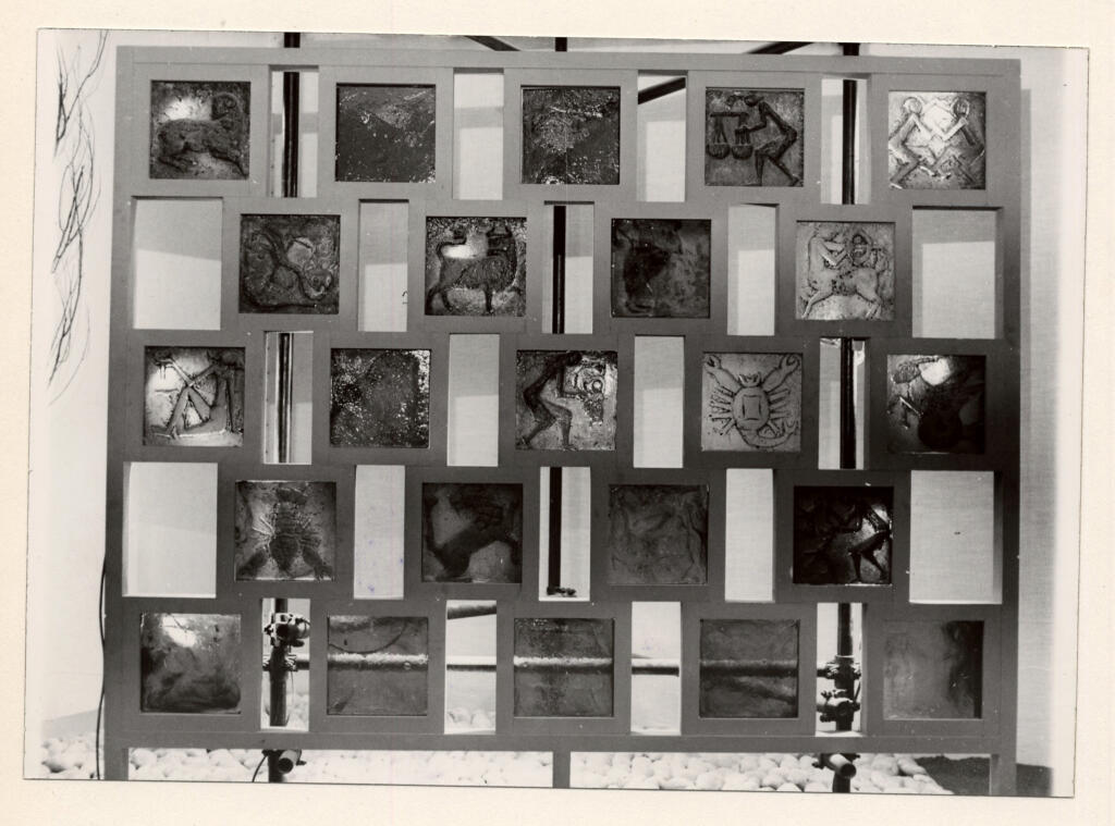 Universal Photo , fronte