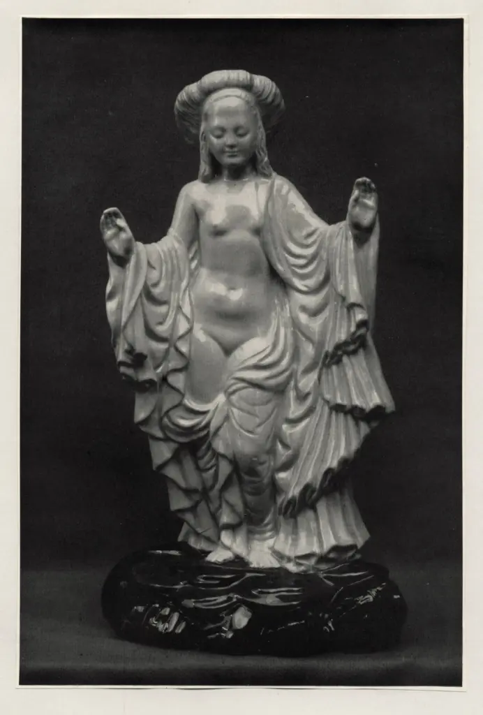 Anonimo , Hoetger, Bernhard - sec. XX - Vittoria , fronte