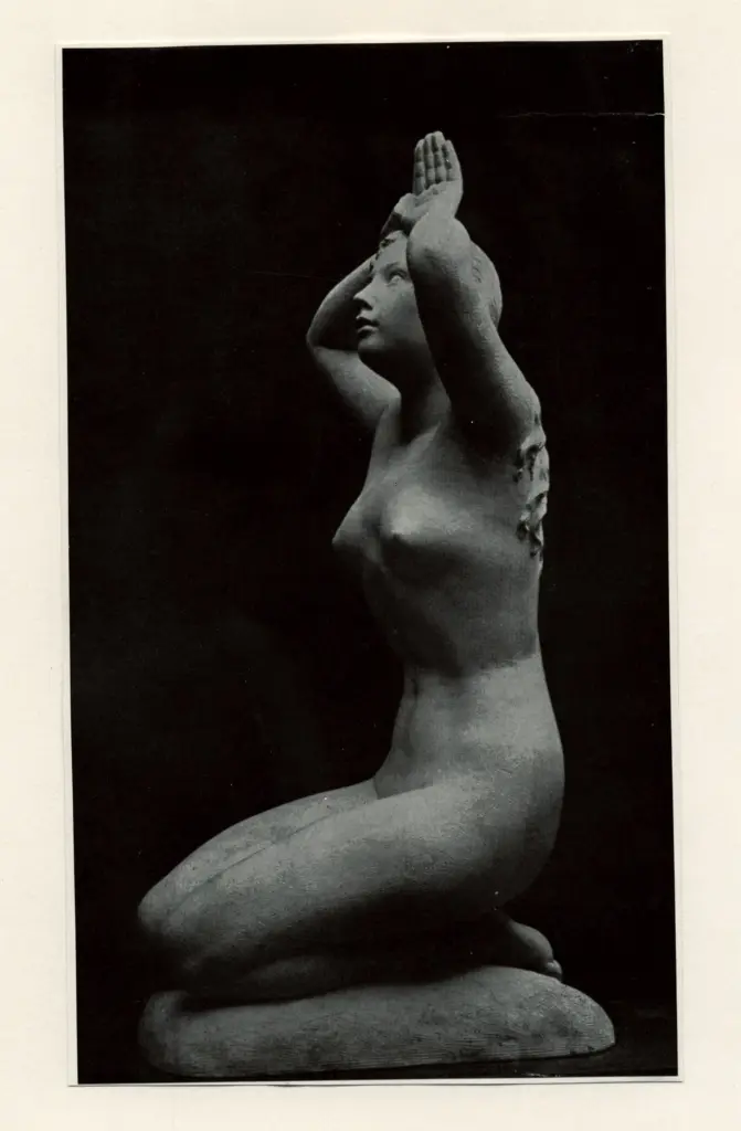 Anonimo , Hoetger, Bernhard - sec. XX - Ragazza che prega , fronte