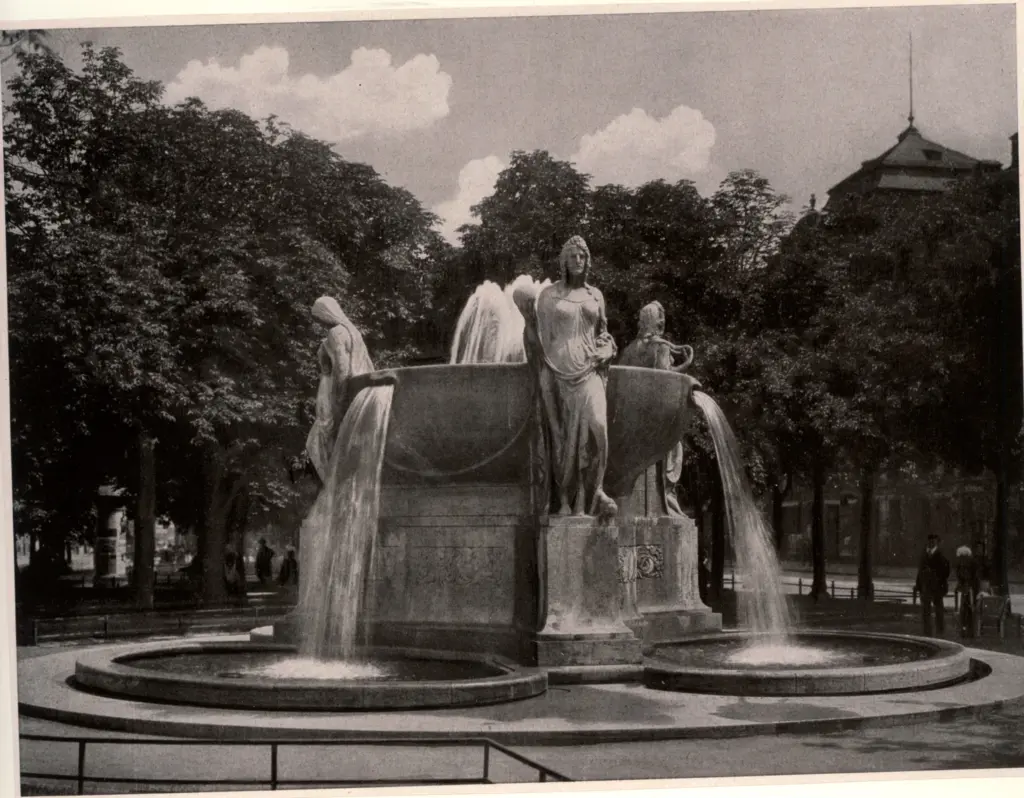 Netzer, Hubert , Nornenbrunnen in Munchen"" -