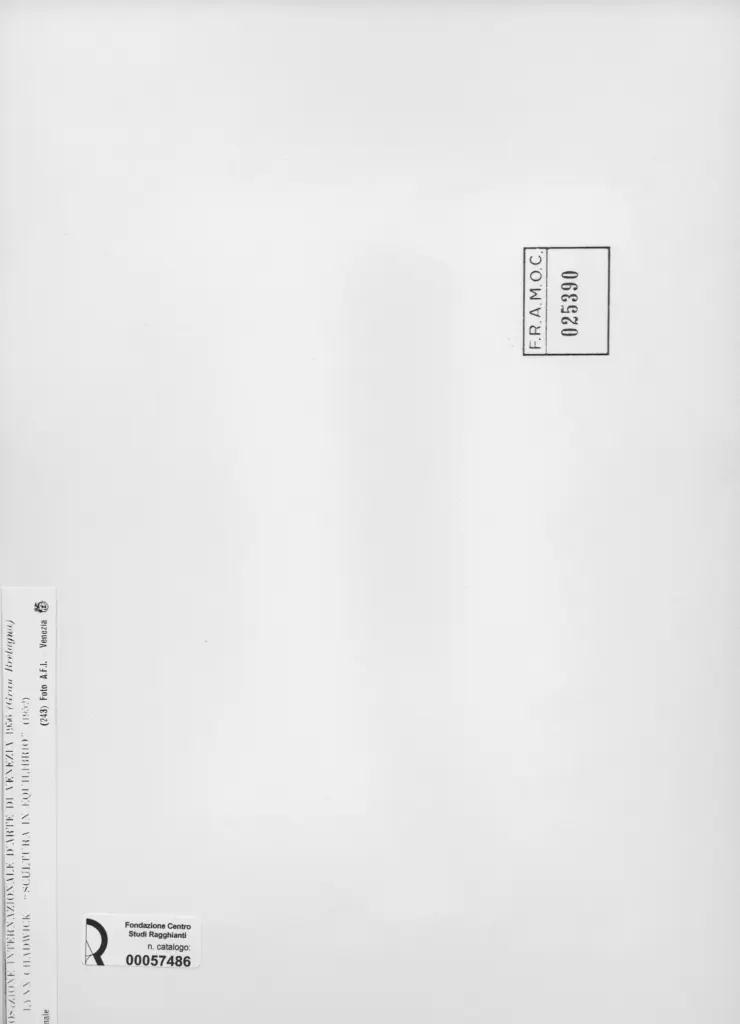 A.F.I. Agenzia Fotografica Industriale , Chadwick, Lynn - sec. XX - Scultura in equilibrio , retro