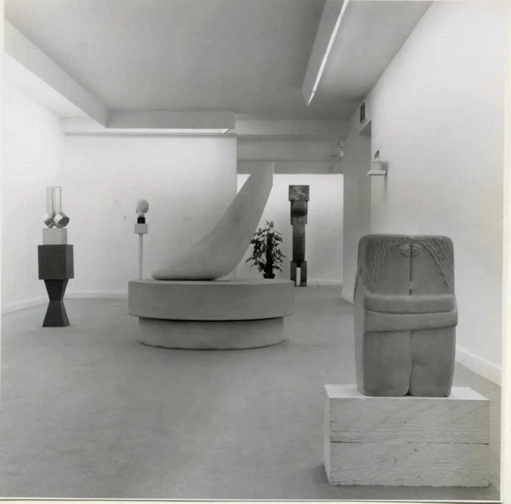 Anonimo , Brancusi, Constantin - sec. XX - Head, Torso of a young man, White seal, Caryatid, Fish, Kiss , fronte