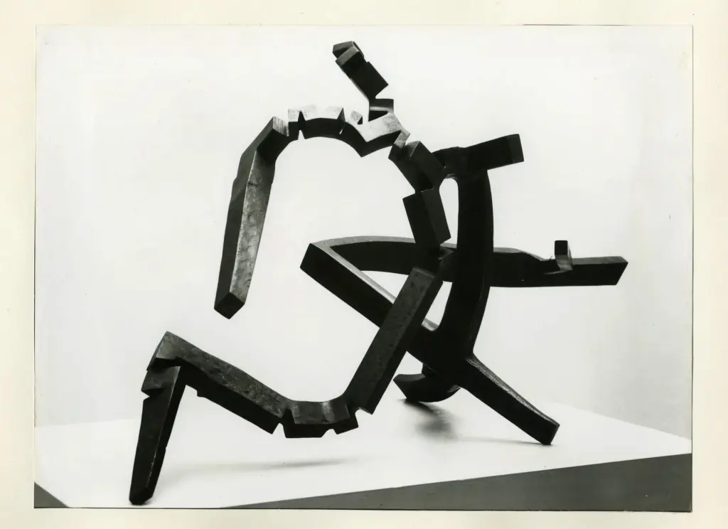 Chillida, Eduardo , Dal margine