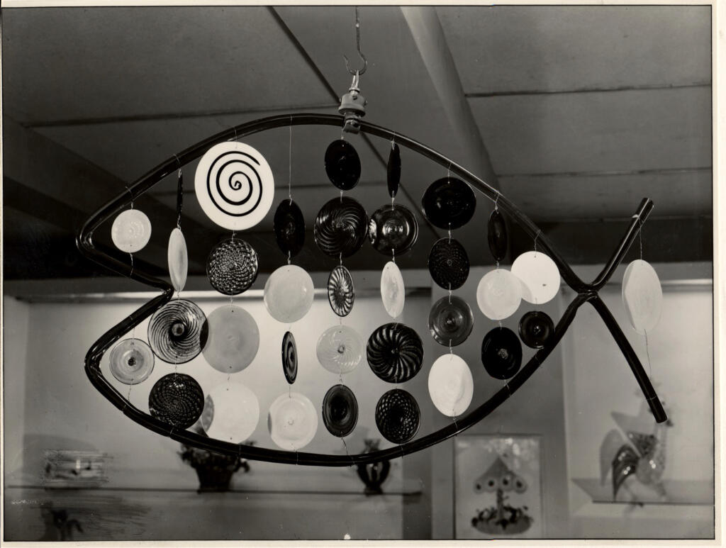 Anonimo , Calder, Alexander - sec. XX - Pesce , fronte