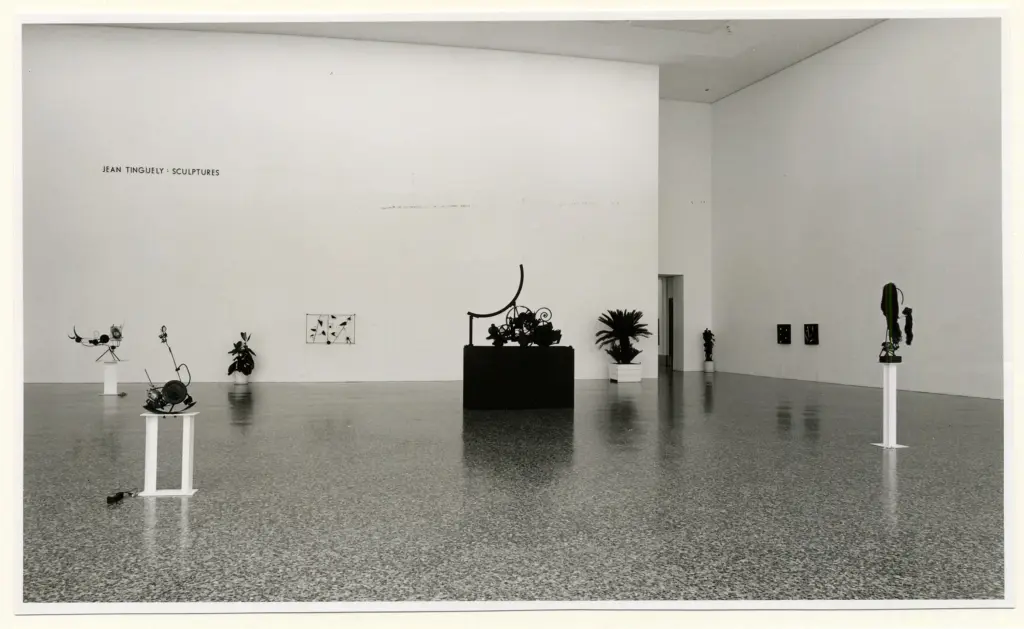 Anonimo , Tinguely, Jean - sec. XX - Esposizione di sculture , fronte