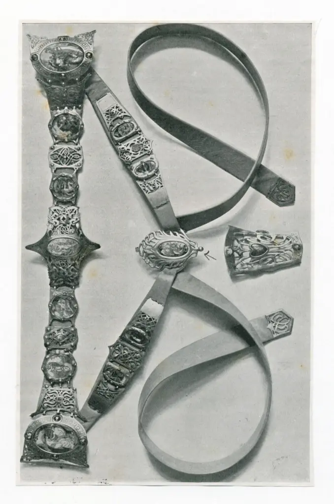 Anonimo , Fisher, Alexander - sec. XIX - Cintura smaltata , fronte