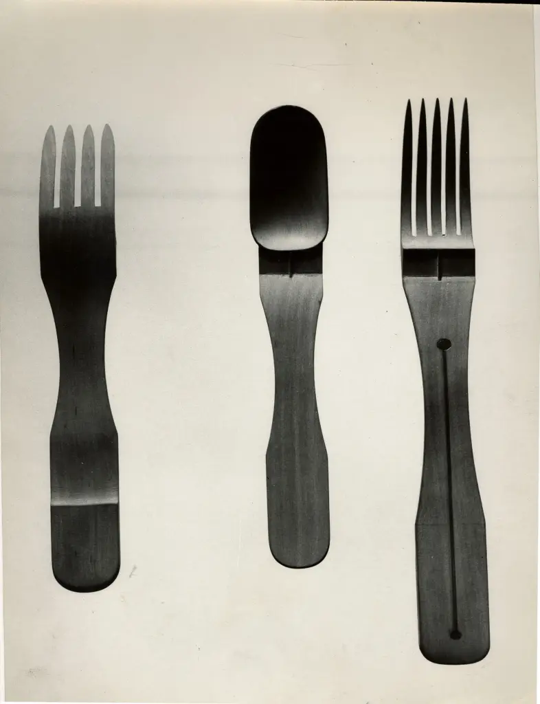 Anonimo , Scarpa, Carlo - sec. XX - Posate in legno , fronte