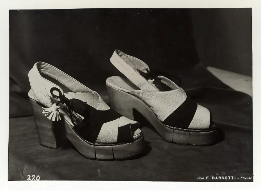 Foto Barsotti , Ferretti, Agostino - sec. XX - Sandali , fronte