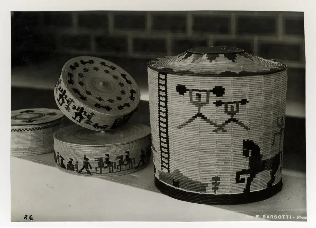 Foto Barsotti , Ditta Coroneo - sec. XX - Recipienti di paglia , fronte