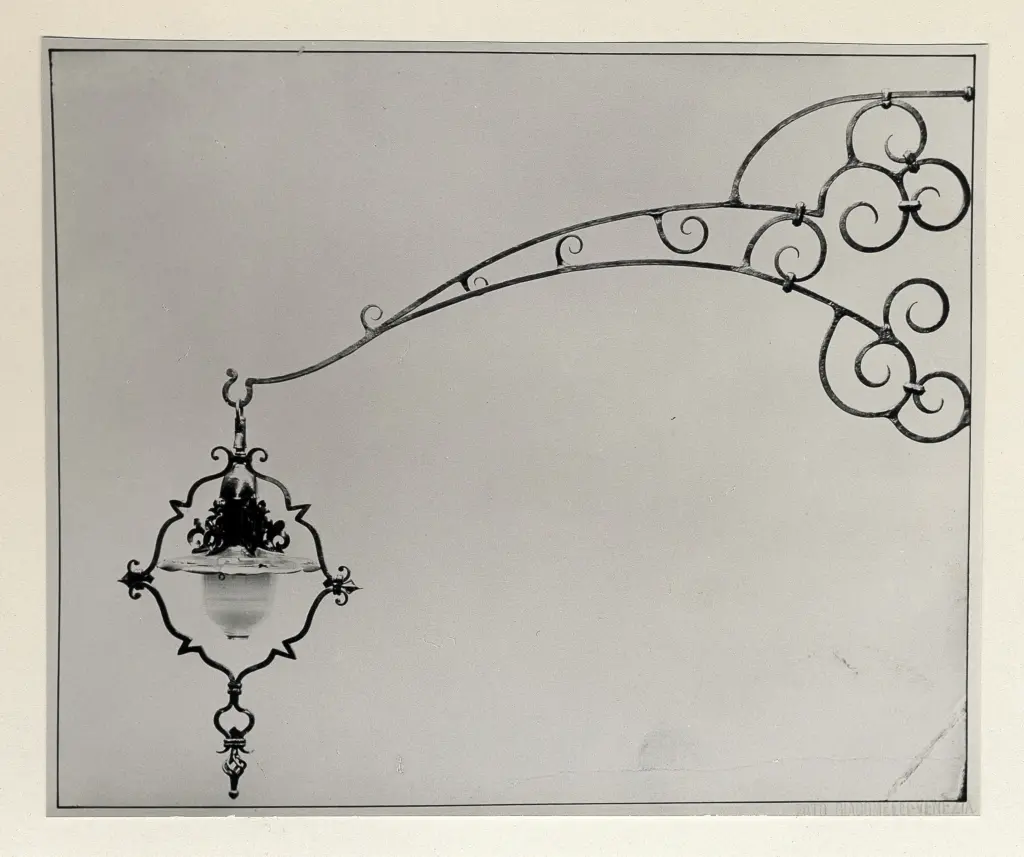 Bellotti, Umberto , Lampione per illuminazione