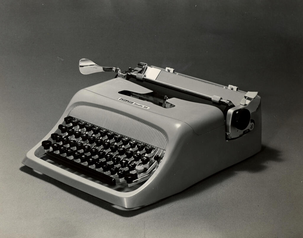 Anonimo , Olivetti - sec. XX - Olivetti studio 44 , fronte
