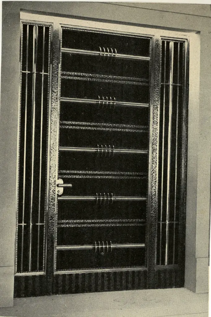 Photo Robert Schall , Heckly, Louis Joseph Clovis - sec. XX - Porte en Fer Forg&eacute; Edit&eacute;e par Ollar et Fenichel , fronte