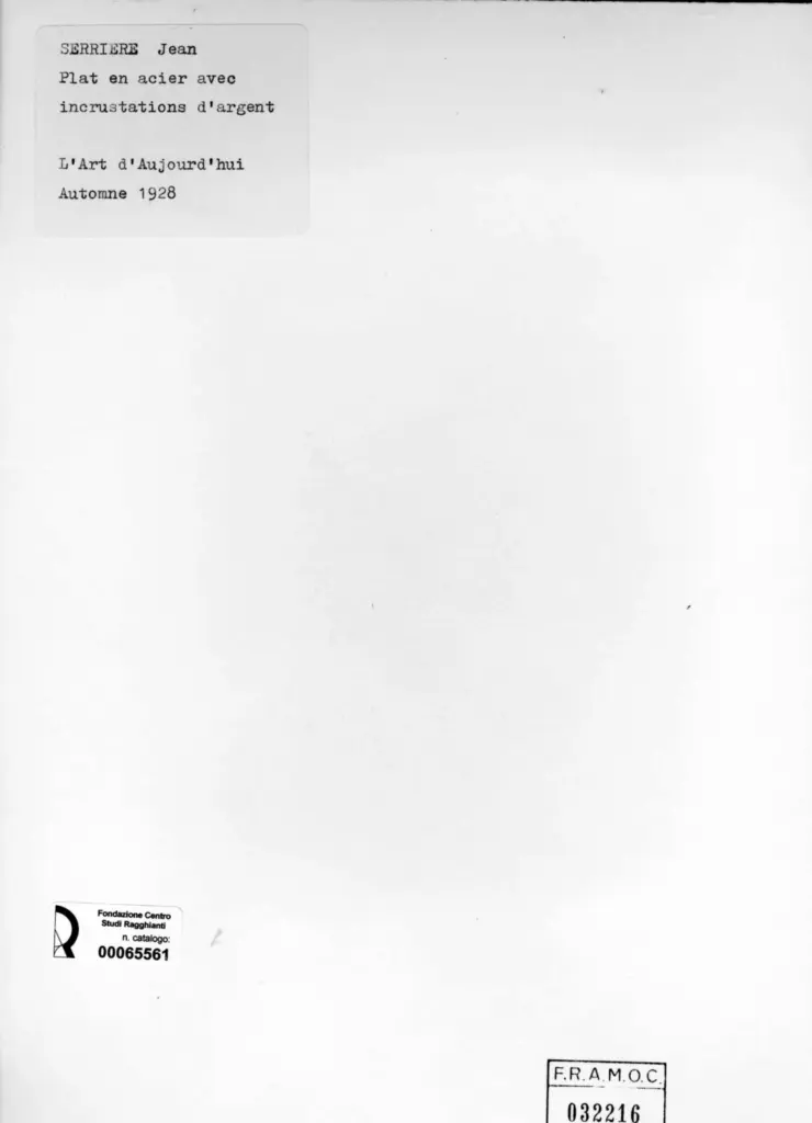 Anonimo , Serriere, Jean - sec. XX - Plat en acier avec incrustations d'argent , retro