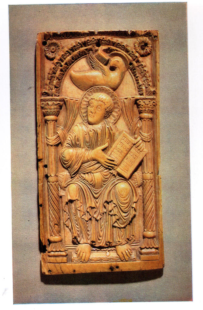 Anonimo , Anonimo - sec. IX - New York, The Metropolitan Museum of Art, The Cloisters, Placca con San Giovanni Evangelista , fronte
