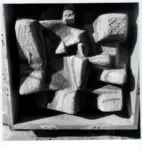 Nivola, Costantino , Una delle ventotto sculture sulla facciata di una scuola di Brooklyn, New York