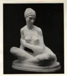 Sintenis, Ren&eacute;e , Figura femminile seduta